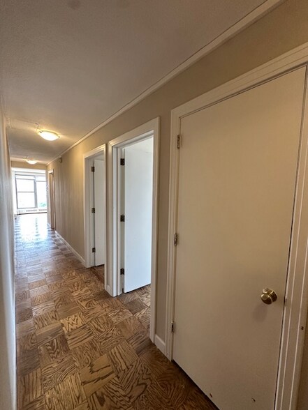 Building Photo - 1121 N Waverly Pl