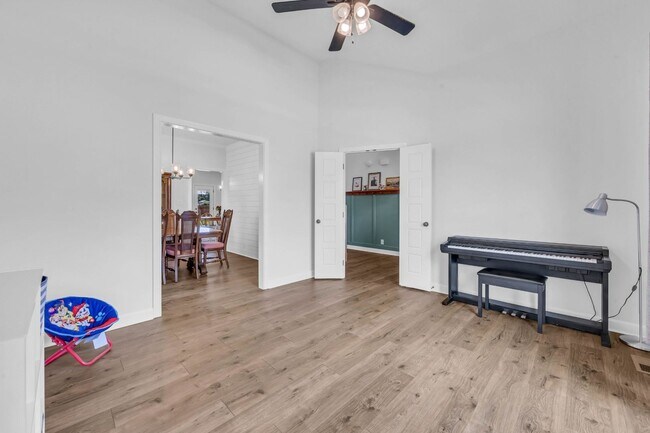 Building Photo - Pet Friendly Three Bedroom!