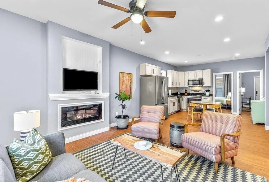 Building Photo - 3338 Greenwood Blvd