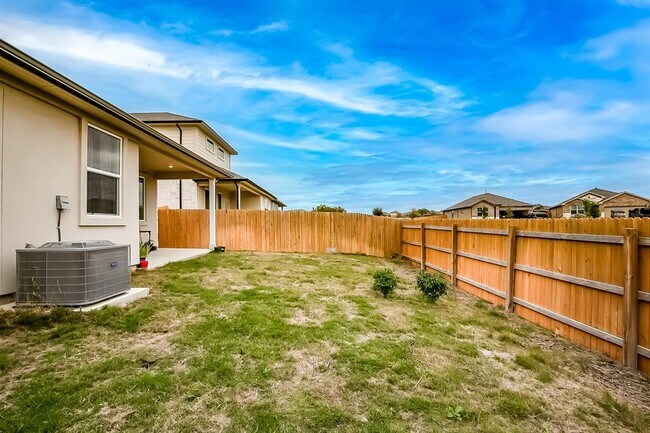 Building Photo - 908 Vogel Dr