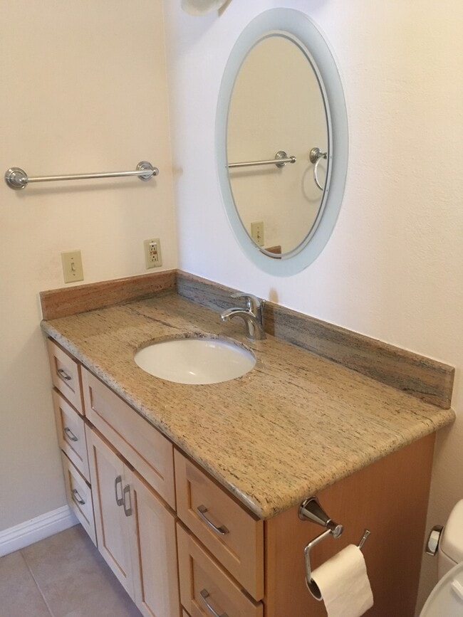 Building Photo - 5015 Valley Crest Dr