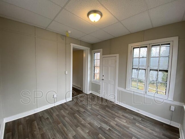 Building Photo - 120 Lincoln Way W