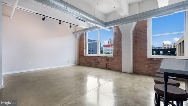 Building Photo - 444 N 4th St