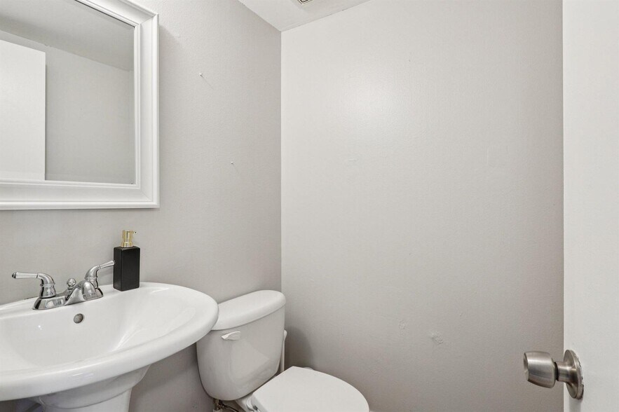 Building Photo - 6500 Cypress Rd