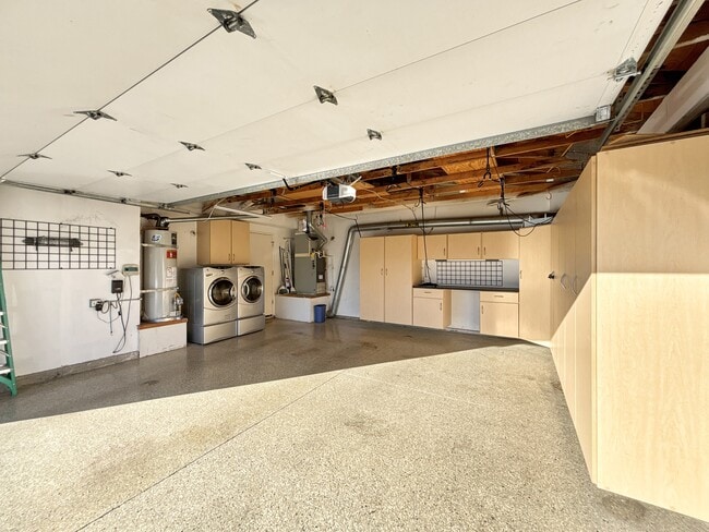 Building Photo - 5 Cll Rienda