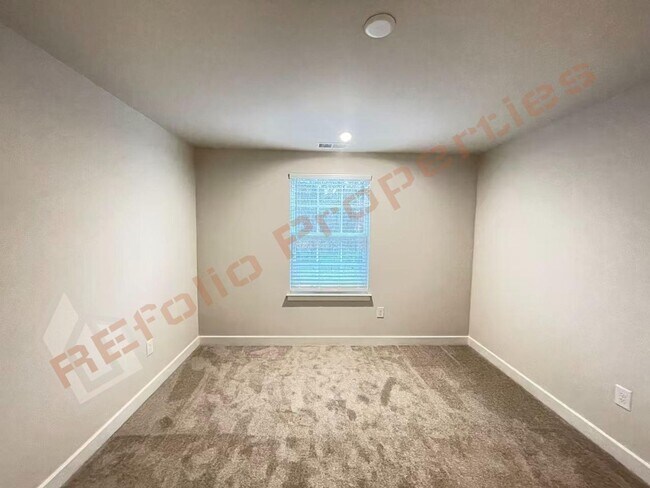 Building Photo - Beautiful brand new 3-Story Townhome | 4 Bedrooms, 3.5 Bathrooms, 2332 sq ft @ 751 South Townhome...