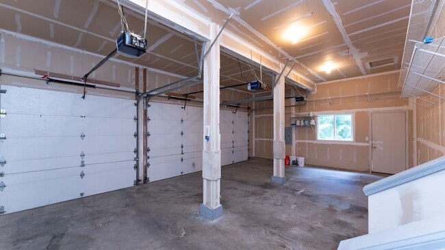 Building Photo - 4Bd/2.5Ba Bellevue House