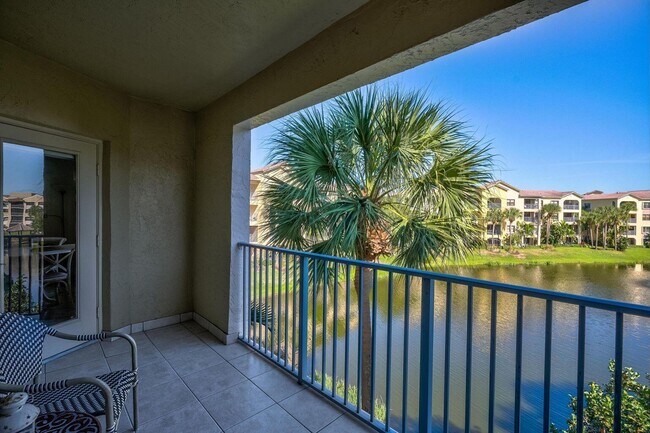 Building Photo - 300 Uno Lago Dr