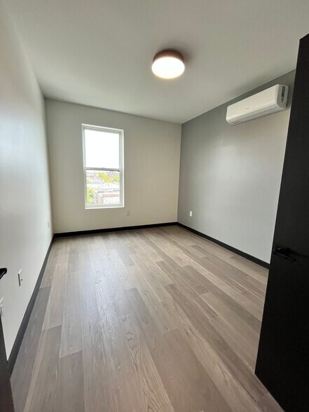 132 Mallory Ave 506 - 138 Mallory Ave
