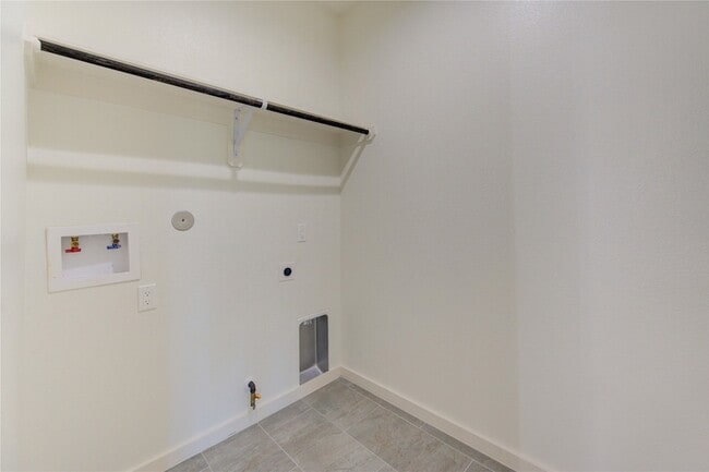 Building Photo - 2922 El Fenice Ln