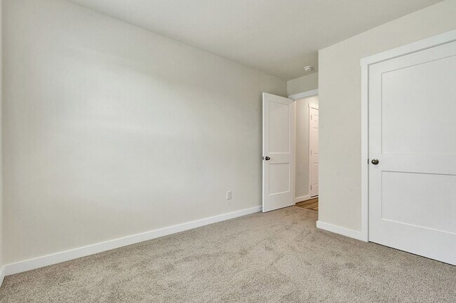 Building Photo - 576 Fox Den Cir
