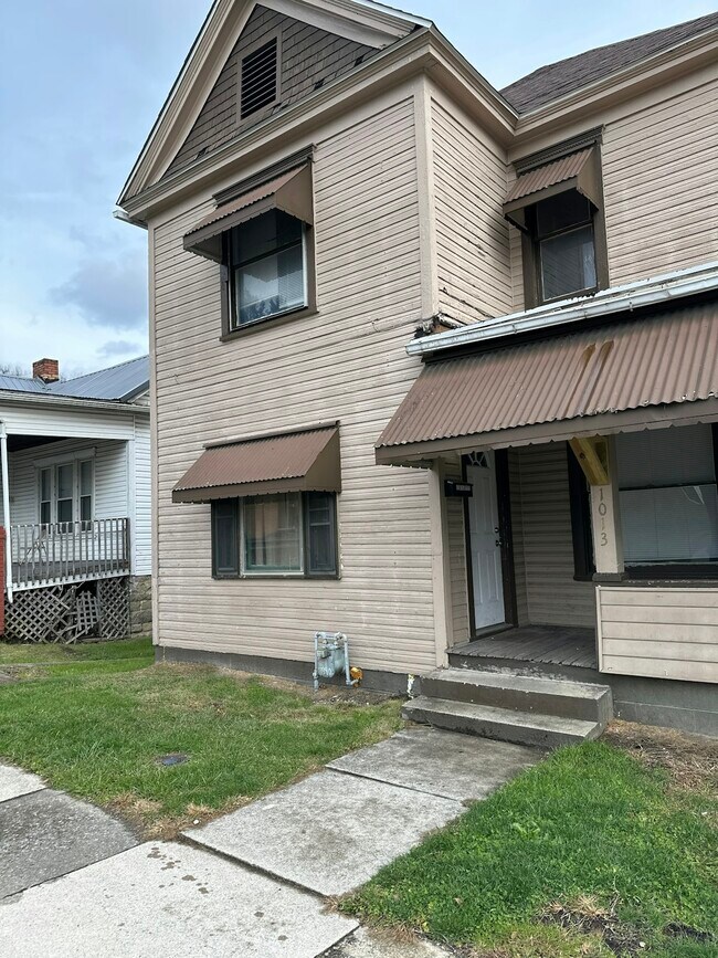 Primary Photo - 1013 Carleton St