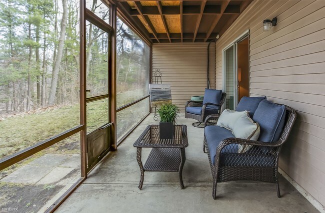 Building Photo - 3235 Soft Water Lake Dr NE