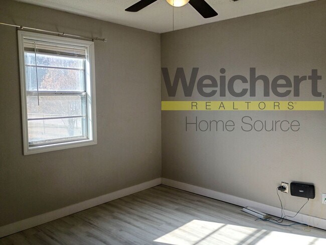 Building Photo - Updated 4-Bed Home with Fenced Yard & Carport