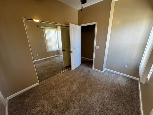 Building Photo - 5 Bedroom Home in El Cajon