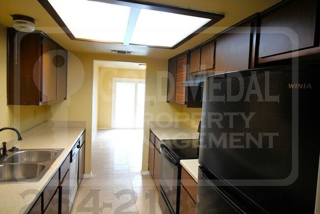 Building Photo - 2002 Sherman Dr