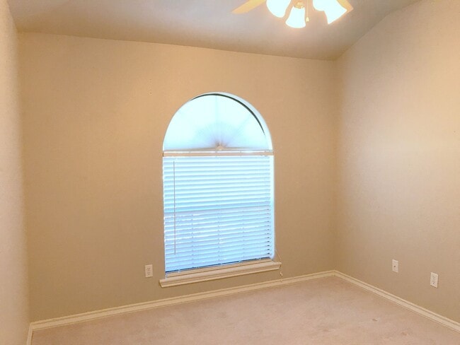 Building Photo - 15313 Guadalupe River Dr