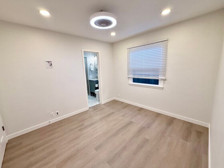 Building Photo - 467 36th St