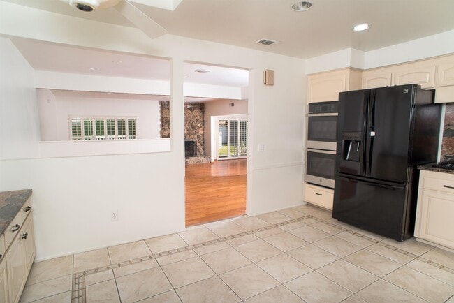 Building Photo - 18624 Kenya St