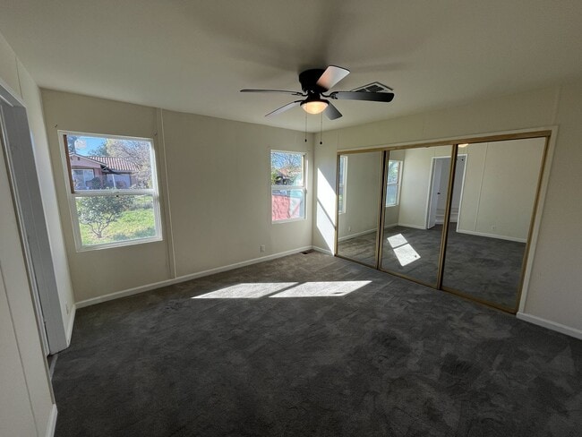 Building Photo - Recently renovated 2 bed 2 bath in Sacramento!