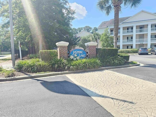 Building Photo - 643 Woodmoor Dr