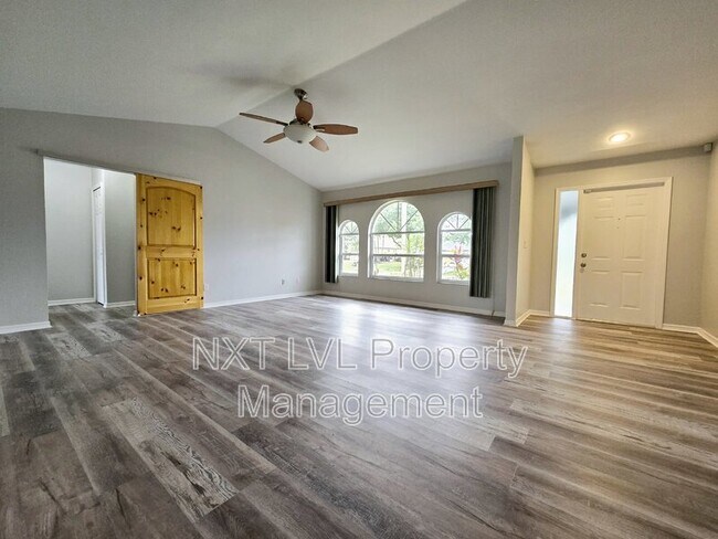 Building Photo - 1811 NE 2nd St