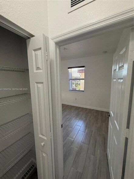 Building Photo - 9248 SW 170th Pl