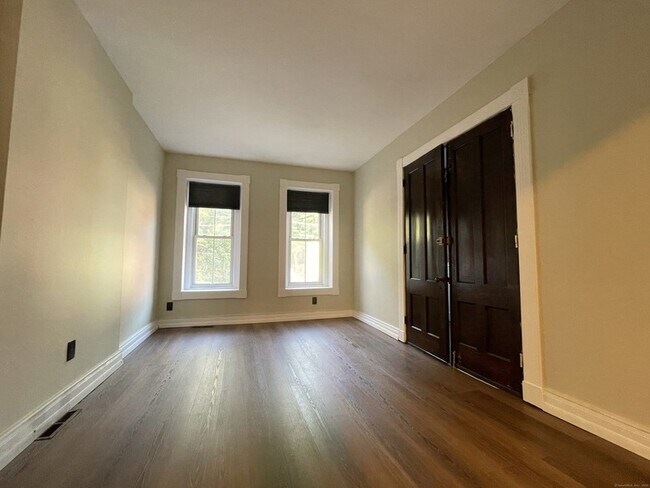 Building Photo - 131 Bradley St