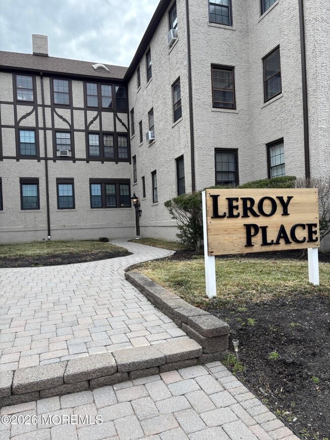 Building Photo - 19 Leroy Pl