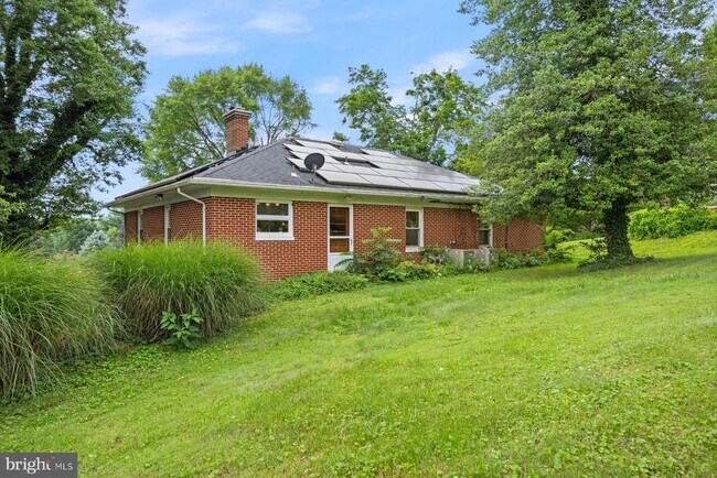Building Photo - 340 Mary Ave