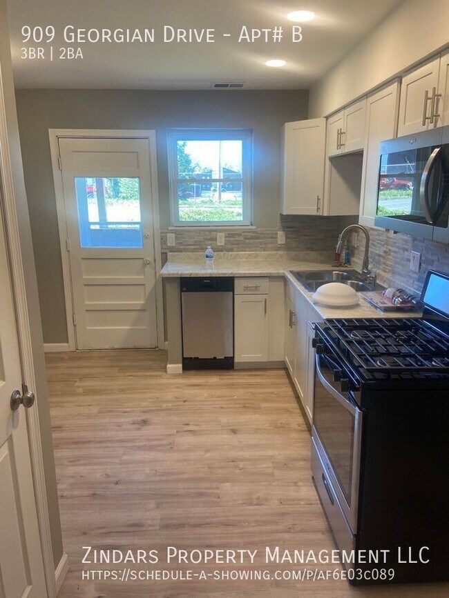 Building Photo - 909 Georgian Dr