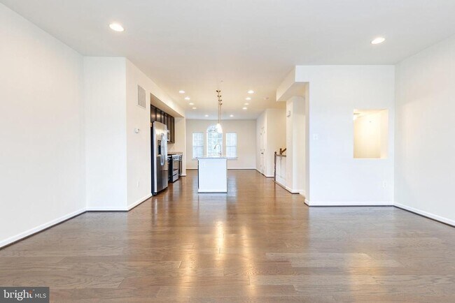 Building Photo - 1308 Ray Ln