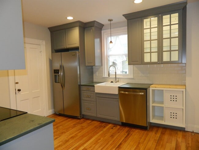 Building Photo - 15 Summit St