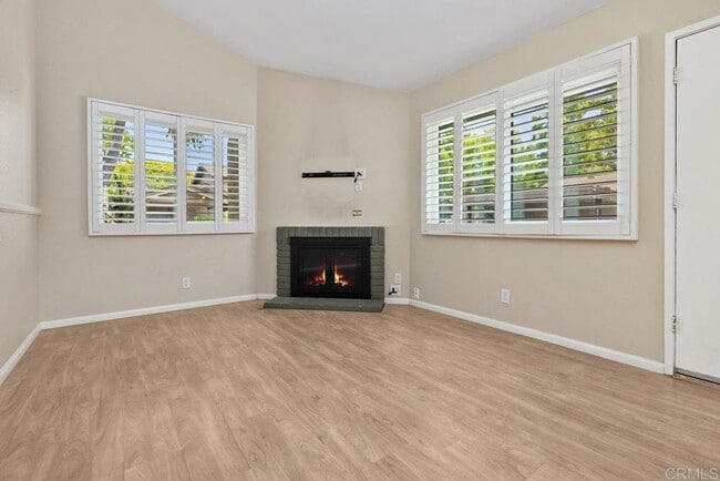 Building Photo - "Chic La Jolla 1BR Retreat: Spacious 710 S...