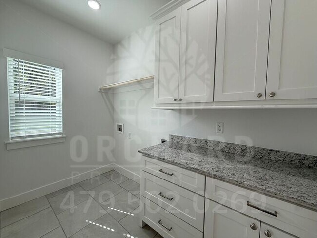 Building Photo - Bella Vista Single-Family Home- 3 Bed/ 2 B...