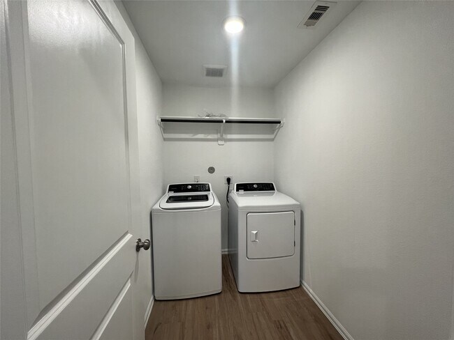 Building Photo - 1499 Twilight Grn Dr