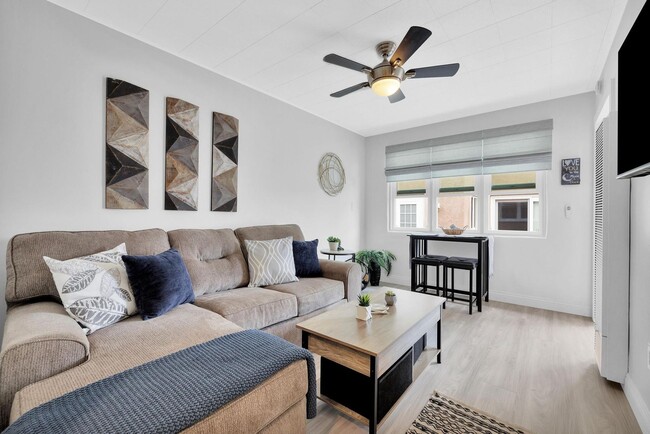 Building Photo - Furnished & Remodeled 1BR Guest House w/ Private Entry – Walk to Beach, Crown Point