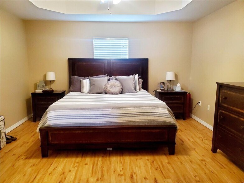 Building Photo - 131 S Gate Dr