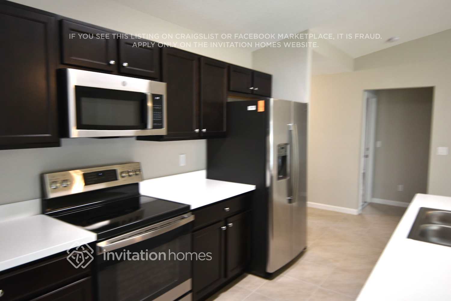 Building Photo - 242 SW Airview Ave