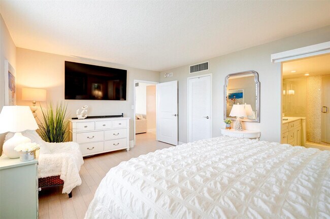 Building Photo - 5480 N Ocean Dr