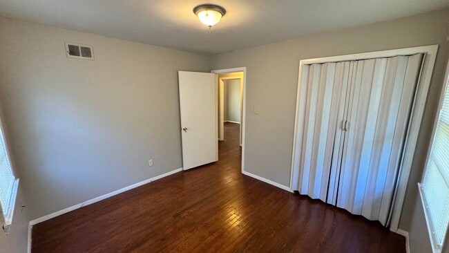 Building Photo - 4956 Durbin Ave