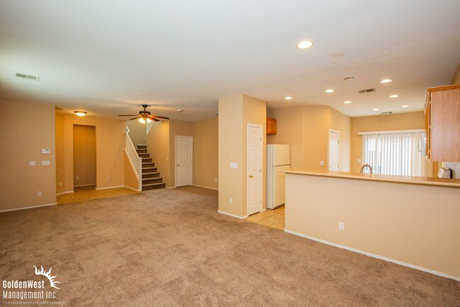 Building Photo - Lovely 3Bdm 2.5Ba TownHome in Great Northw...