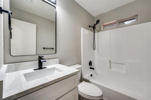 Building Photo - 2238 Arroyo Ave