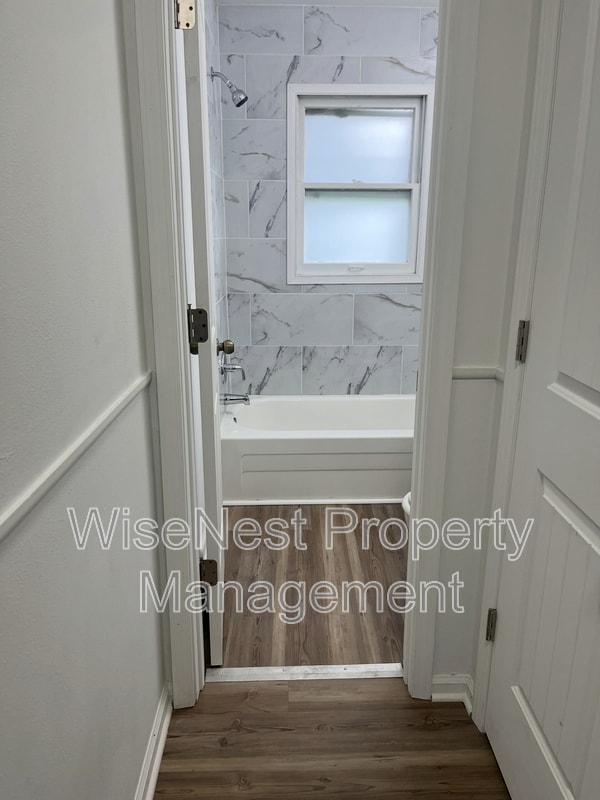 Building Photo - 805 W 39 St N