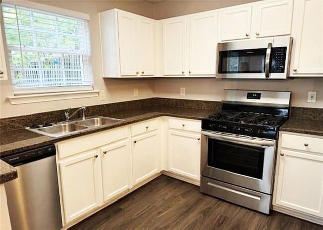 Building Photo - 220 Wild Flower Ln