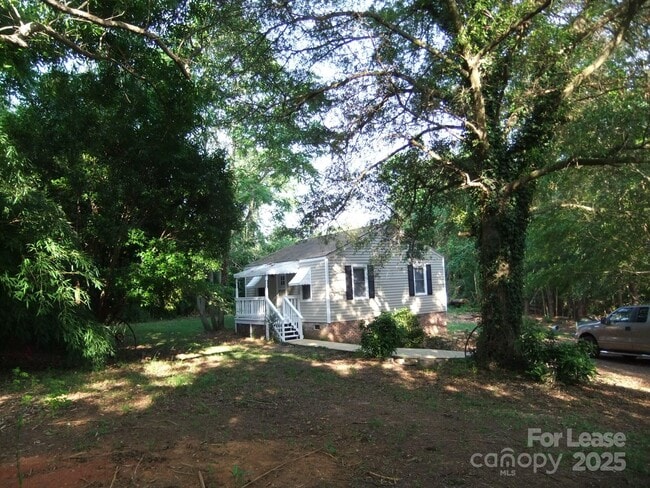 Building Photo - 1631 Harris Rd