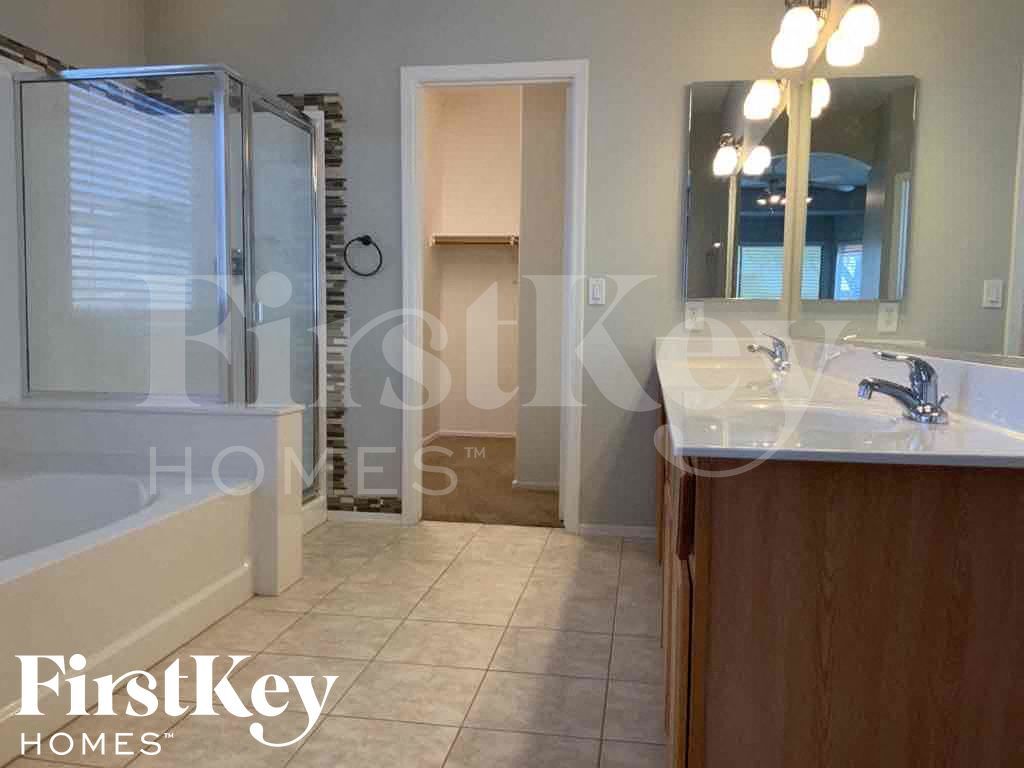 Building Photo - 3032 E Pinto Valley Rd