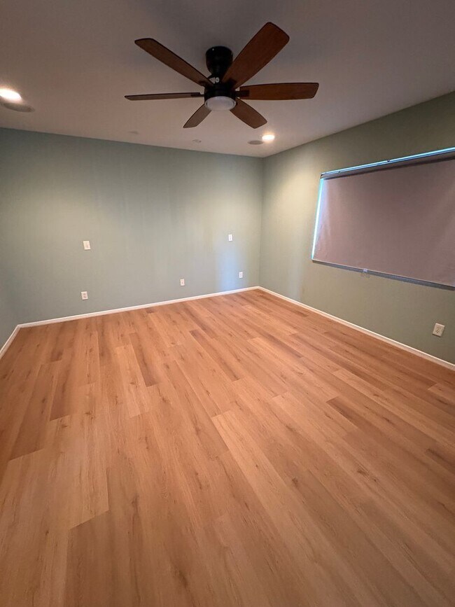 Building Photo - Beautiful 2-story home