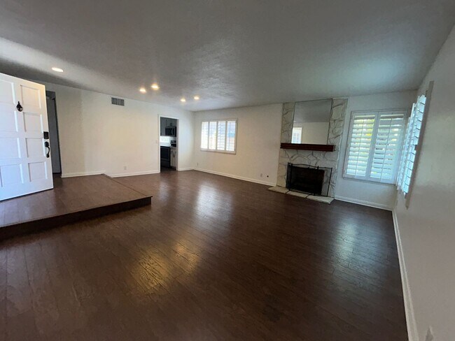 Building Photo - Beautiful, spacious 4-bedroom, 2-bath home for rent in Fountain Valley