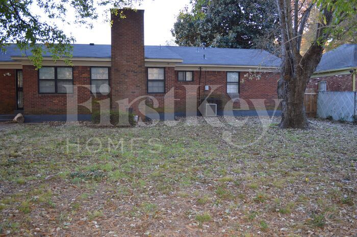 Building Photo - 2024 Janis Dr